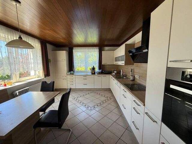 Immobilie in Brunnenthal - Schönes Einfamilienhaus mit Pool, Ausbaureserve und unverbaubarer Waldrandlage in Brunnenthal - Bild 2