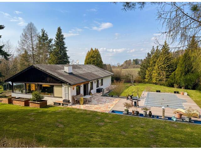 Immobilie in Altlengbach - Alleinlage im Wienerwald: 1,24 ha Natur, Teich, Pool & ein Haus zum Ankommen - Bild 0