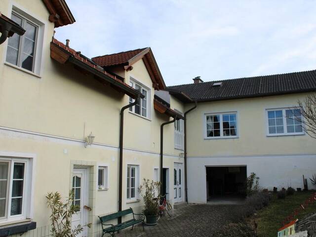 Immobilie in Mannersdorf am Leithagebirge - Sehr gut gelegenes Zweifamilienhaus in Mannersdorf zum Teil im Innenbereich bei 1 Wohneinheit sanierungsbedürftig - Bild 1