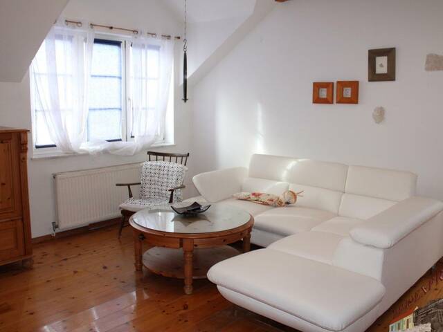 Immobilie in Mannersdorf am Leithagebirge - Sehr gut gelegenes Zweifamilienhaus in Mannersdorf zum Teil im Innenbereich bei 1 Wohneinheit sanierungsbedürftig - Bild 2