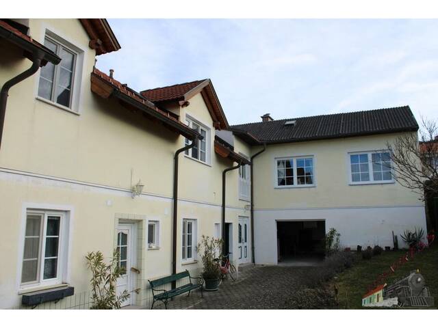 Immobilie in Mannersdorf am Leithagebirge - Sehr gut gelegenes Zweifamilienhaus in Mannersdorf zum Teil im Innenbereich bei 1 Wohneinheit sanierungsbedürftig - Bild 4