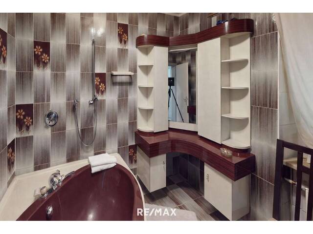 Immobilie in Nassereith - Haus mit zwei Wohnungen und Geschäftslokal am Fernpass in Nassereith! - Bild 1