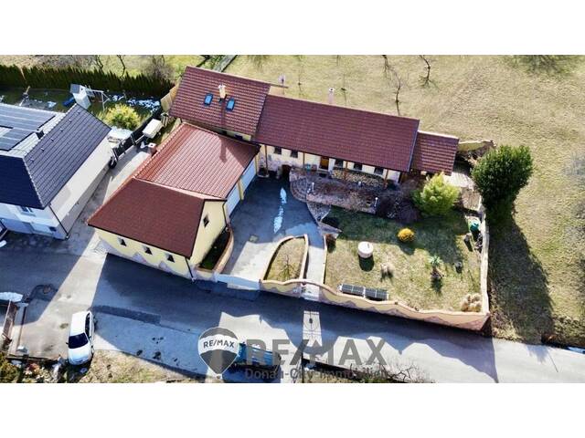 Immobilie in Schwarzenbach - Charmantes Einfamilienhaus mit Terrasse, Garage und zusätzlichem Grundstück - Bild 0