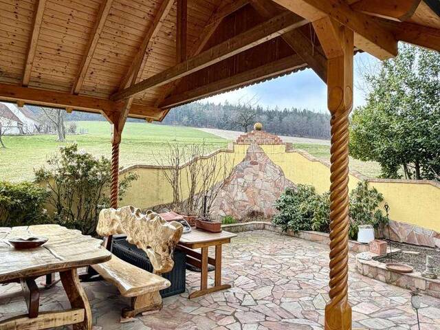 Immobilie in Schwarzenbach - Charmantes Einfamilienhaus mit Terrasse, Garage und zusätzlichem Grundstück - Bild 3