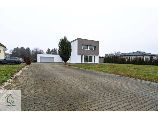 Immobilie in Hannersdorf - Privates Naturresort: Designhaus mit Schwimmteich & 3.149 m² - Bild 2