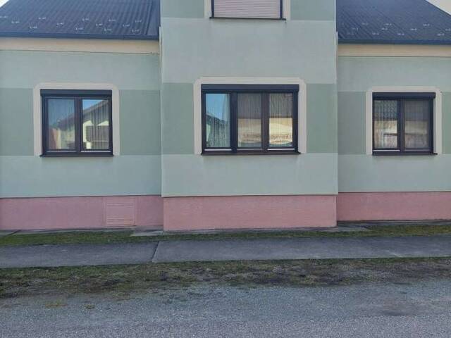 Immobilie in Pama - 2422 Pama - Einfamilienhaus mit Einstellhalle - Bild 0