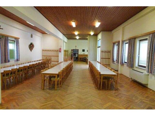 Immobilie in Amstetten - Bürgerwohnhaus mit Gastronomie und 2.064 m² Grund in Zentrumslage - Bild 1