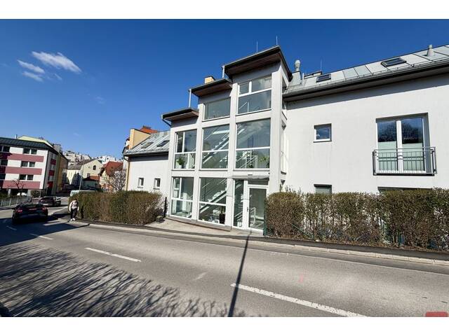 Immobilie in Klosterneuburg - Charmante 3-Zimmer-Wohnung mit großem Balkon & Parkplatz in zentraler Lage von Klosterneuburg - Bild 3