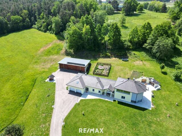 Immobilie in Litzelsdorf - ****Alleinlage**** Einzigartige Liegenschaft mit 6,3 ha Eigengrund - Bild 0