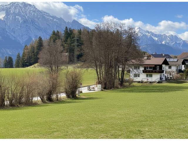 Immobilie in Rinn - Idyllische 2,5 Zimmer-Haushälfte mit großem Garten & Terrasse - Bild 0