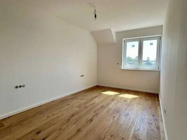 Immobilie in Mannswörth - Erstklassige 73.8m² Wohnung mit Balkon in Mannswörth, Perfekt für Erstbezug! - Bild 1