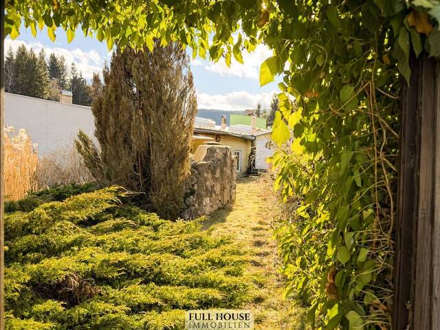 Immobilie in Villach - **Sanierungsbedürftige Gartenwohnung mit ca. 390 m² Eigengarten & separatem Zugang** - Bild 1