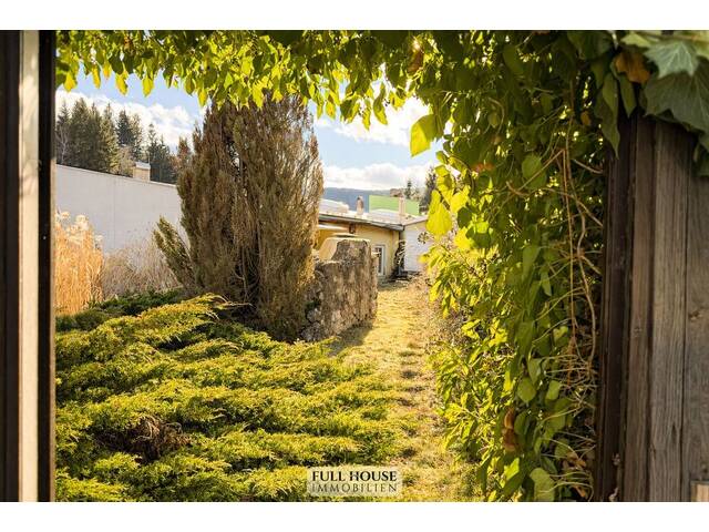 Immobilie in Villach - **Sanierungsbedürftige Gartenwohnung mit ca. 390 m² Eigengarten & separatem Zugang** - Bild 4