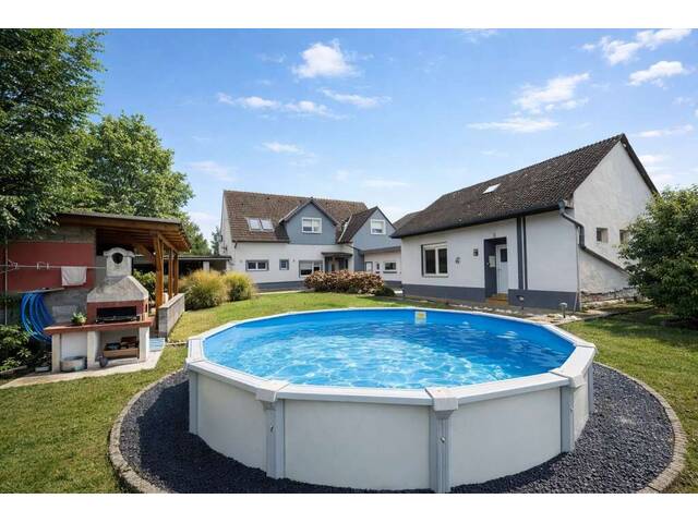 Immobilie in Pamhagen - VIEL PLATZ FÜR IHRE IDEEN - Heimwerker aufgepasst - Haupthaus mit Nebengebäude - 7 Zimmer - ca. 188m² WNFL - POOL - Großer Garten - Bild 0