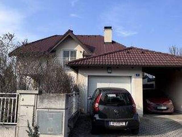 Immobilie in Wiener Neudorf - Großes Einfamilienhaus BJ 2002 mit Garage und Carport, voll unterkellert - Bild 2