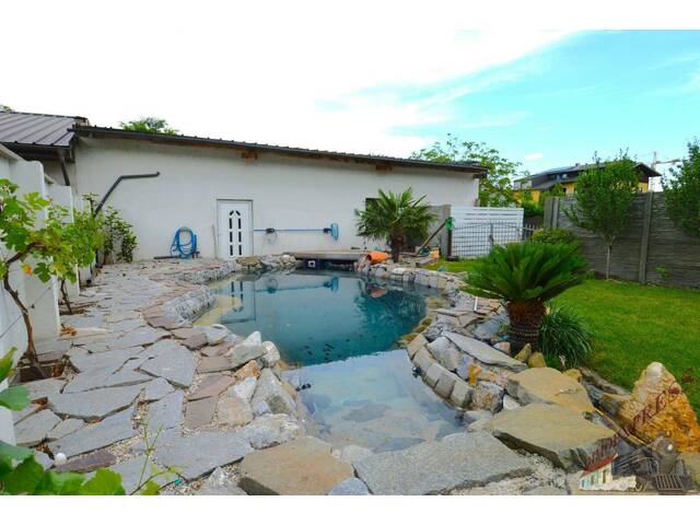 Immobilie in Podersdorf am See - Teilvermietetes Anlageobjekt/Mehrfamilienhaus - SANIERT - 6 Wohneinheiten - 137,53 m² Garage - ERSTE SEEREIHE - Bild 2