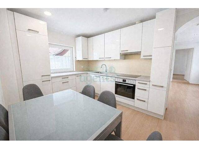 Immobilie in Gloggnitz - Wohnen am Wald: Attraktives Ein- oder Zweifamilienhaus auf 128m², 5 Zimmern & Erweiterungspotential - Bild 0