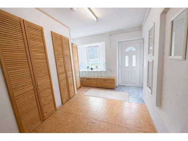 Immobilie in Gloggnitz - Wohnen am Wald: Attraktives Ein- oder Zweifamilienhaus auf 128m², 5 Zimmern & Erweiterungspotential - Bild 1