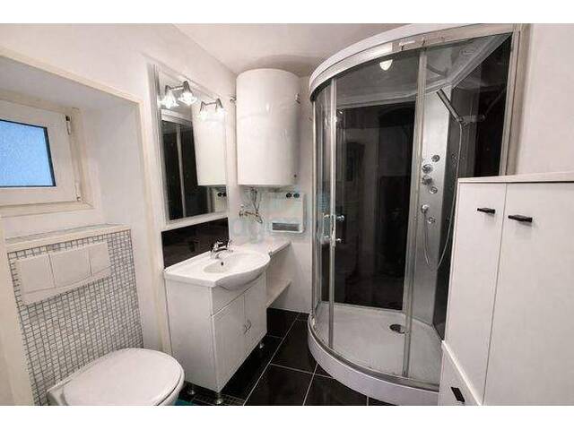 Immobilie in Gloggnitz - Wohnen am Wald: Attraktives Ein- oder Zweifamilienhaus auf 128m², 5 Zimmern & Erweiterungspotential - Bild 2