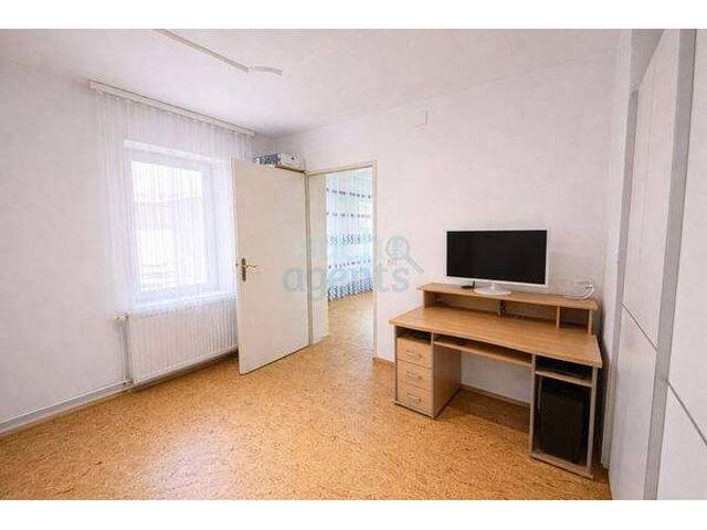 Immobilie in Gloggnitz - Wohnen am Wald: Attraktives Ein- oder Zweifamilienhaus auf 128m², 5 Zimmern & Erweiterungspotential - Bild 3