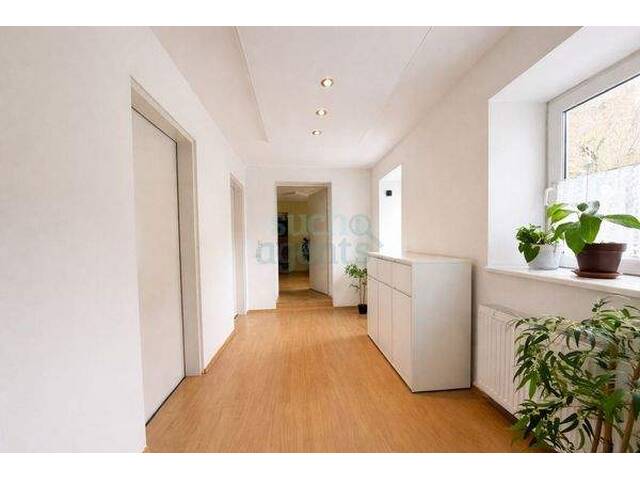 Immobilie in Gloggnitz - Wohnen am Wald: Attraktives Ein- oder Zweifamilienhaus auf 128m², 5 Zimmern & Erweiterungspotential - Bild 4