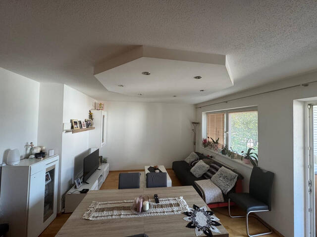 Immobilie in Buch - Ihr neues Zuhause: Helle 4-Zimmer-Wohnung mit Charme in Buch - Bild 3