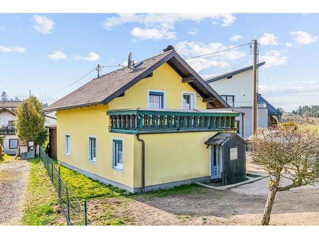 Immobilie in Munderfing - SANIERUNGSBEDÜRFTIGES EINFAMILIENHAUS MIT 3 GARAGENSTELLPLÄTZEN IN MUNDERFING - Bild 0