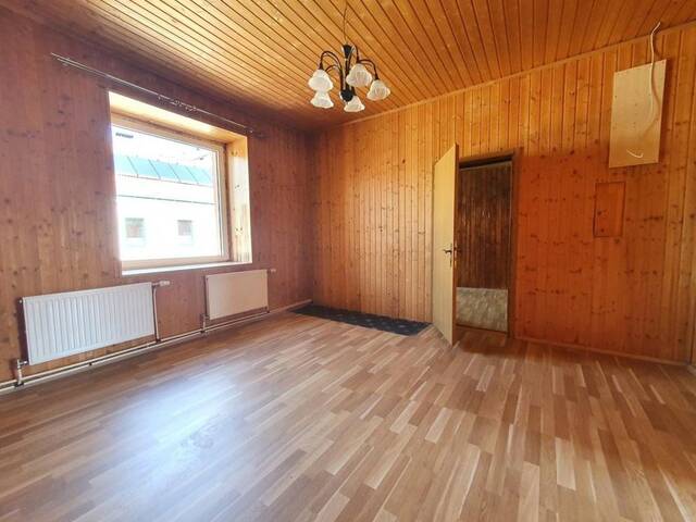 Immobilie in Gmünd - Sanierungsbedürftige Wohnung in Gmünd mit geplantem Balkon - großes Potenzial - Bild 1