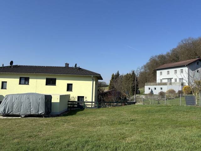 Immobilie in Luftenberg - Neuwertige Doppelhaushälfte in Luftenberg: 4 Zimmer, Garten, 2 Garagen - Top Preis! - Bild 1