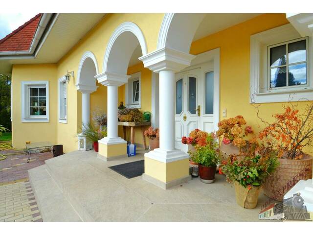 Immobilie in St. Egyden am Steinfeld - Repräsentatives Einfamilienhaus im italienischen Stil auf ca. 2.711 m² - Bild 0