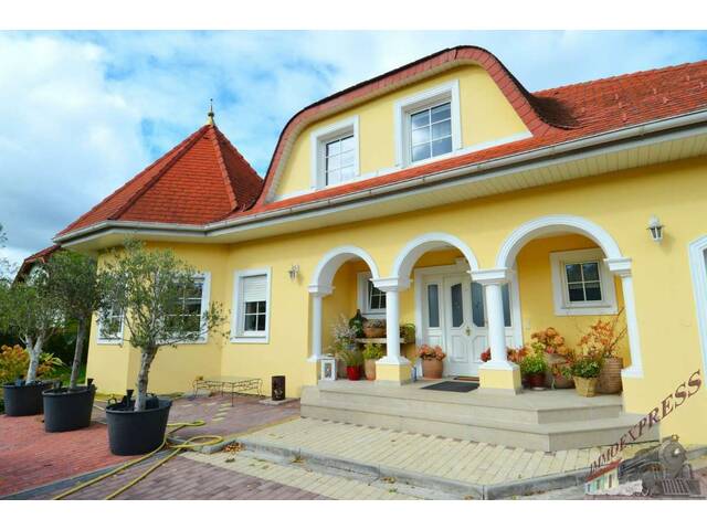 Immobilie in St. Egyden am Steinfeld - Repräsentatives Einfamilienhaus im italienischen Stil auf ca. 2.711 m² - Bild 1