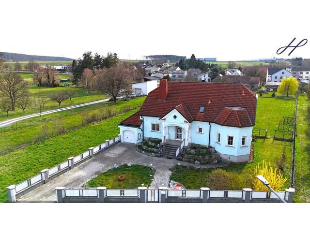 Immobilie in Neutal - Stilvolles Einfamilienhaus mit weitläufigem Grundstück in ruhiger Lage - Bild 2