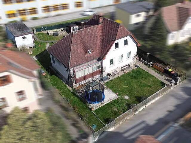 Immobilie in Emmersdorf an der Donau - Sanierungsbedürftiges Einfamilienhaus mit Garten in Emmersdorf! - Bild 0