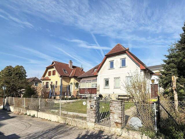 Immobilie in Emmersdorf an der Donau - Sanierungsbedürftiges Einfamilienhaus mit Garten in Emmersdorf! - Bild 1
