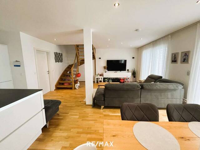 Immobilie in Theresienfeld - Traumhaftes Wohngefühl - top ausgestattetes Haus mit gemütlicher Terrasse, Garten und 2 Autoabstellplätzen! - Bild 2