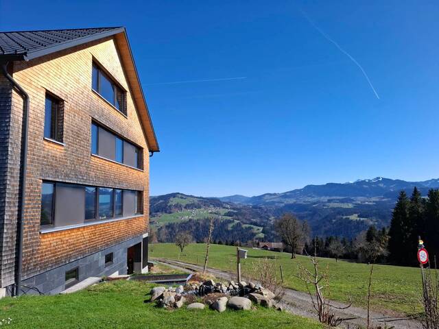 Immobilie in Alberschwende - Freistehendes Holzhaus mit Aussicht über den Bregenzerwald - Bild 1