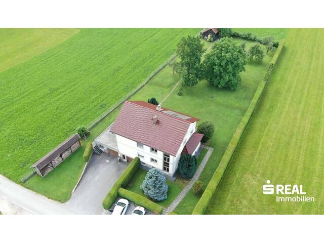 Immobilie in Micheldorf - Großzügiges Haus mit 3 Wohnungen, 2 Terrassen und Garagen auf großem Grundstück in Micheldorf - Bild 0