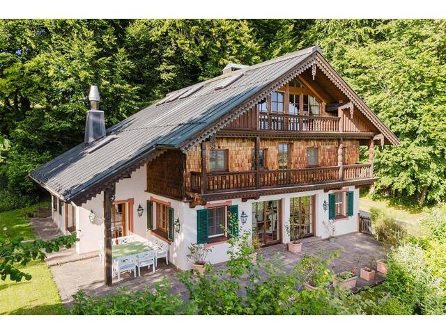 Immobilie in Mattsee - Ursprüngliches Bauernhaus mit Panoramablick über das Salzburger Alpenvorland - Bild 0