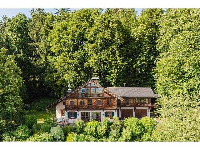 Immobilie in Mattsee - Ursprüngliches Bauernhaus mit Panoramablick über das Salzburger Alpenvorland - Bild 1