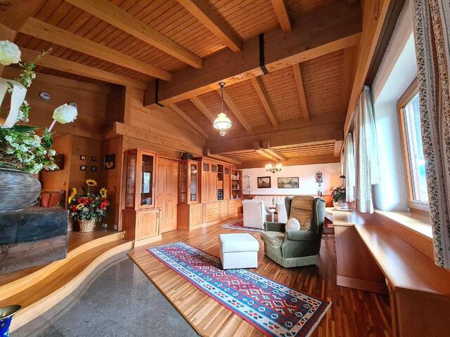 Immobilie in Högmoos - Zweitwohnsitz Chalet mit großem Grundstück und viel Potenzial, traumhafte unverbaute Panoramaaussicht auf den National Park Hohe Tauern - Bild 2