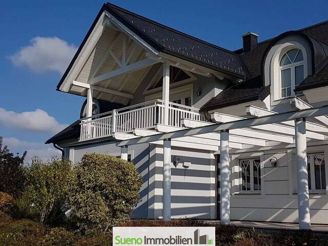 Immobilie in Nußbach - Villa auf fast 8000m2 mit eigenem Fitness-Studio, 3 Garagen, Carport, etc. - Bild 1