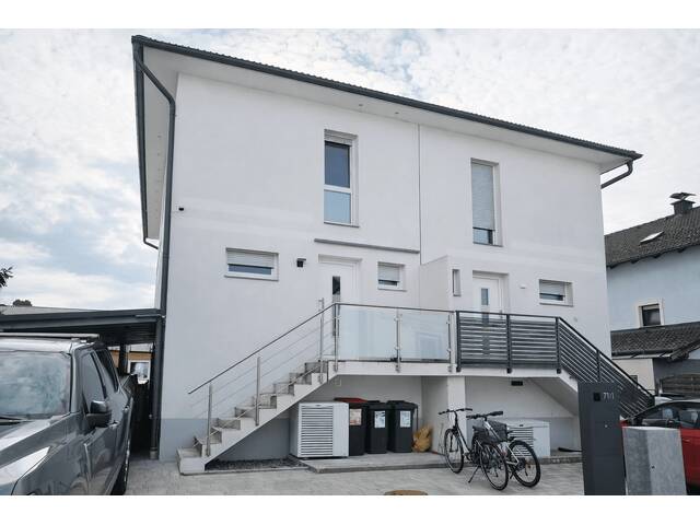 Immobilie in Enzersdorf an der Fischa - Moderne Doppelhaushälfte mit Pool in ruhiger Lage nahe Wien - Bild 0