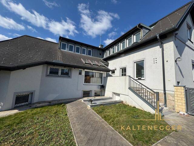 Immobilie in Markt Piesting - Sonnenbeschienenes Grundstück mit Blick auf die Hohe Wand - ein ländliches Mehrfamilienhaus und ein Einfamilienhaus - Bild 1