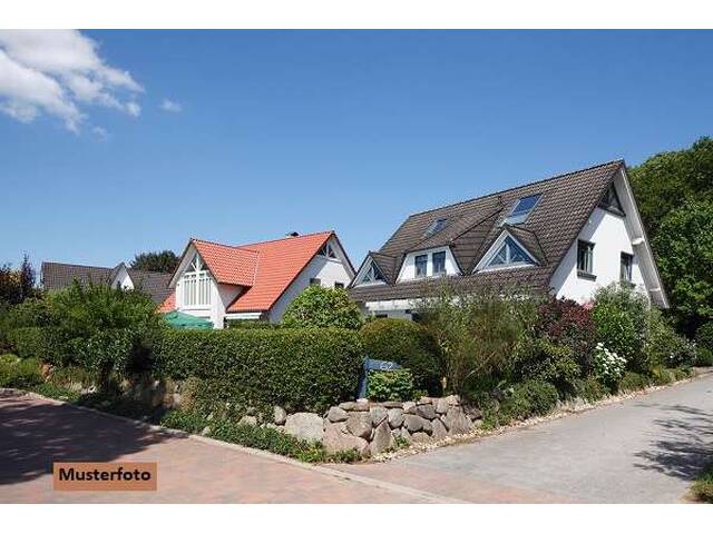 Immobilie in Zellerndorf - Komfortabler Bungalow mit großzügigem Wohn- und Essbereich, Terrasse und praktischen Büro-Containern - Bild 0