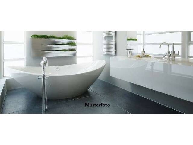 Immobilie in Mürzzuschlag - Helle 2-Zimmer-Wohnung mit Kochnische, Balkon und praktischem Kabinett - sorgfältig unterhalten - Bild 0