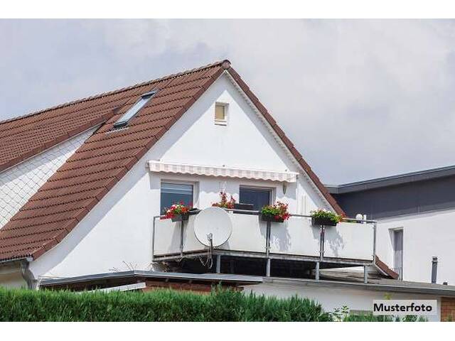 Immobilie in Ried im Zillertal - Attraktive DG-Wohnung mit Balkon und seltenem Gartenanteil - Bild 0