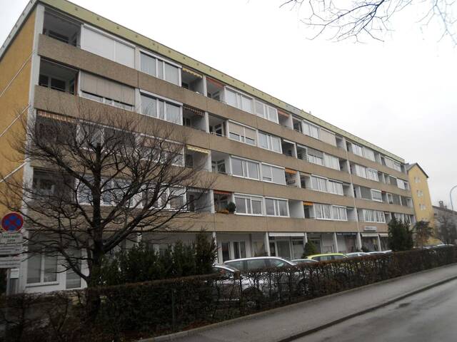 Immobilie in Hall in Tirol - Helle 3-Zimmer-Eigentumswohnung mit Südloggia in zentraler Lage von Hall i. T. - Bild 2