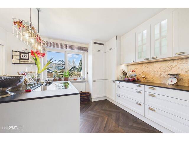 Immobilie in Landskron - NEUES ANGEBOT: Stilvolles Mehrfamilienhaus mit separater Wohneinheit - Bild 0