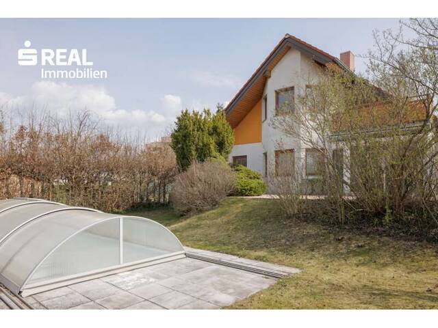 Immobilie in Deutsch-Wagram - Charmantes 5 1/2 Zimmer-Haus in Deutsch-Wagram mit Kachelofen, Wintergarten, Pool & Garage - Bild 1