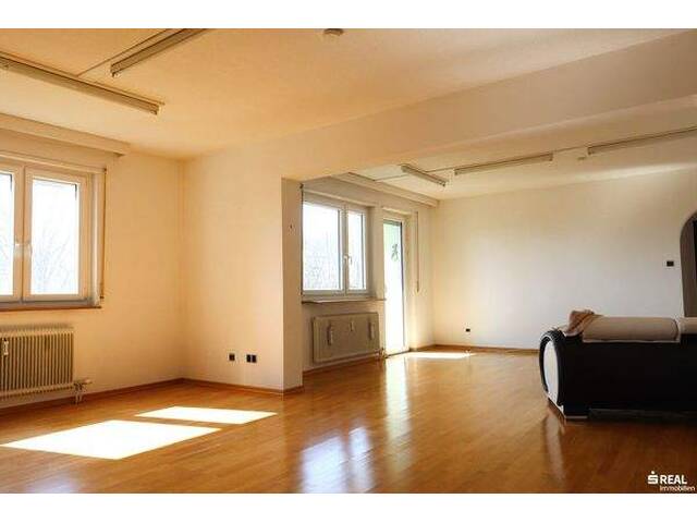 Immobilie in Villach-Innere Stadt - Wohnen mit Weitblick - geräumige Wohnung in St.Martin - Loggia und Tiefgarage! - Bild 0